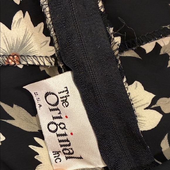 Cutie Vintage Floral Black and White Dress - Picture 3 of 4